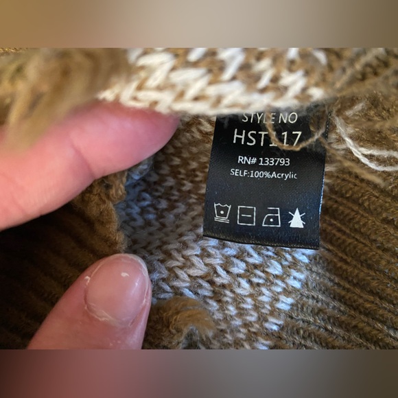 Boutique distressed sweater - Picture 4 of 5